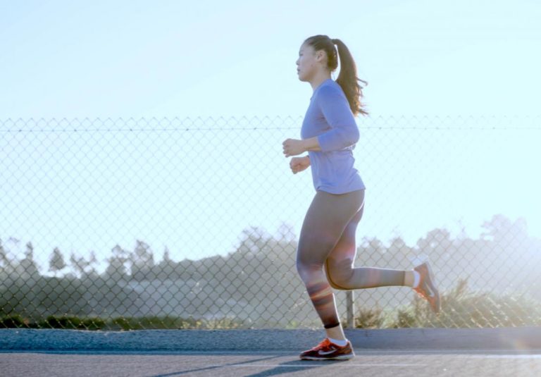 So run. Бег девушки. Утренняя пробежка. Найк бег. Бег обои